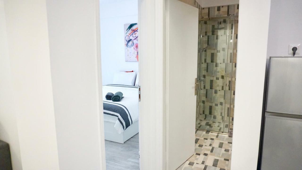 Urban Design Apt In Атина Екстериор снимка