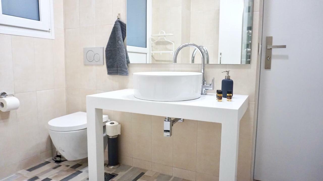 Urban Design Apt In Атина Екстериор снимка