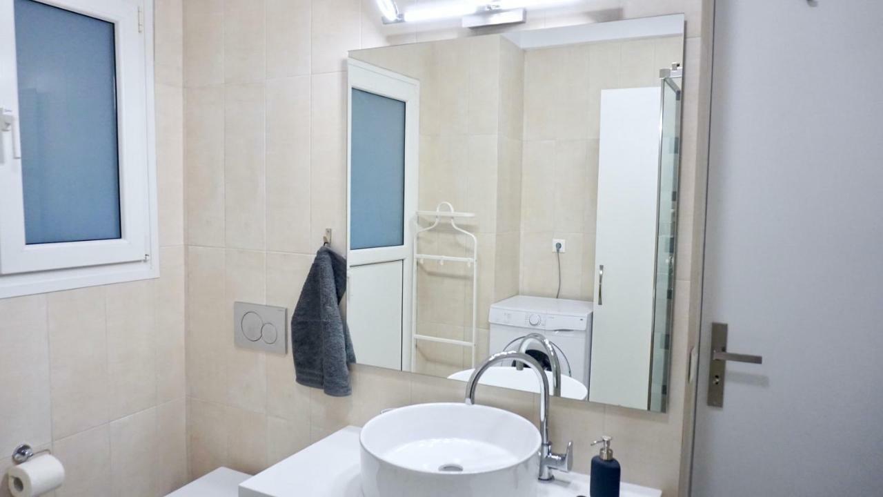 Urban Design Apt In Атина Екстериор снимка