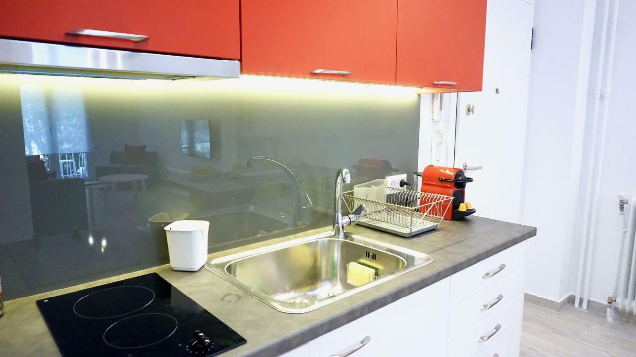 Urban Design Apt In Атина Екстериор снимка