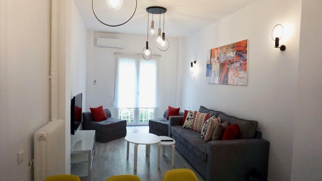 Urban Design Apt In Атина Екстериор снимка
