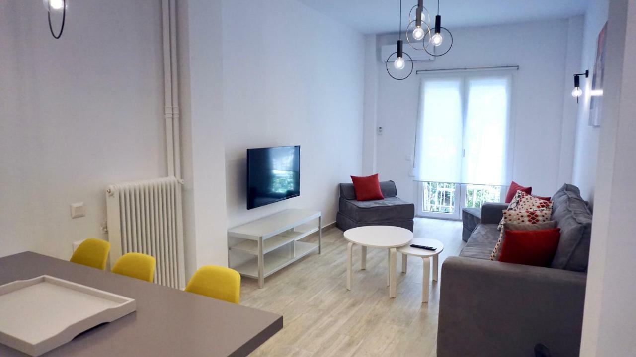Urban Design Apt In Атина Екстериор снимка