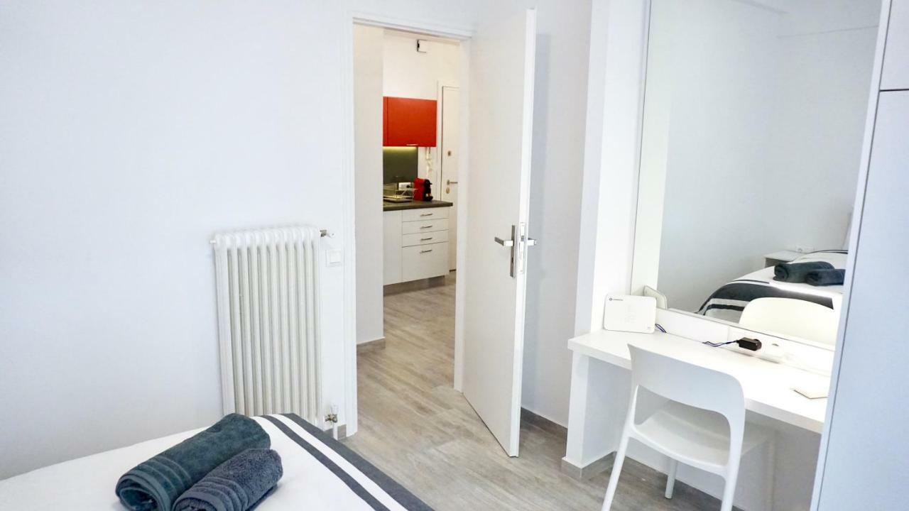 Urban Design Apt In Атина Екстериор снимка