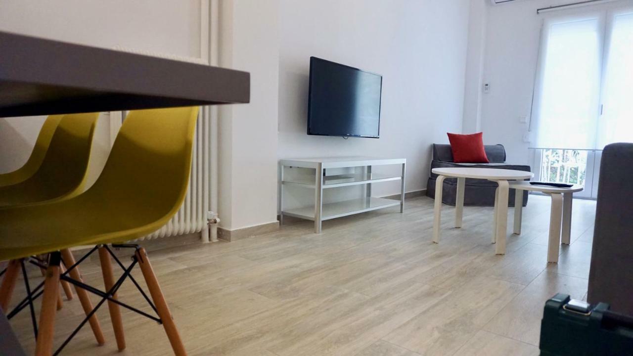 Urban Design Apt In Атина Екстериор снимка